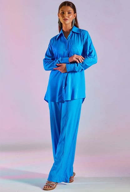 Camisão feminino azul vibrante Costanza Cristalina com calça larga combinando, roupa leve e elegante para mulheres