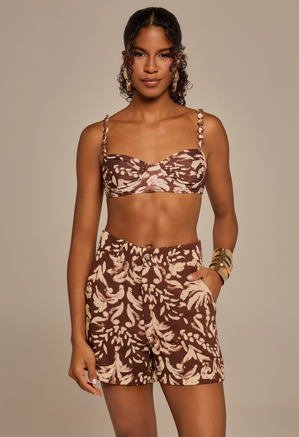 Short Lua Raízes Marrom