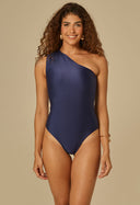 Body Ombre Classic Marinho feminino com ombro único azul marinho em modelo contra fundo bege