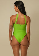 Body feminino verde limonada texturizado com alças duplas e recortes laterais, vista traseira.