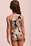 Maiô infantil Ester Sublime visto por trás com estampa de folhas e detalhe em botão dourado.